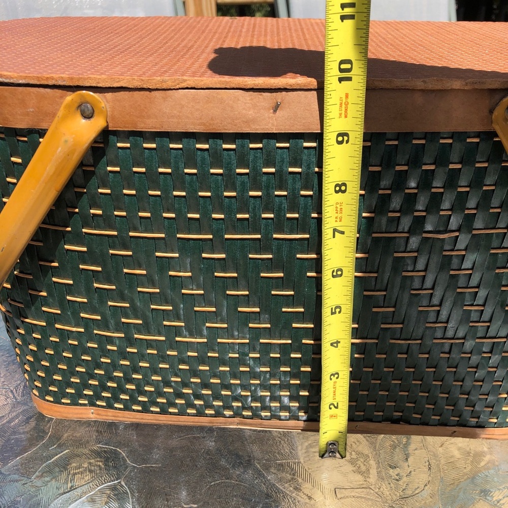 Vintage 1970s Picnic Basket Woven Wicker Metal Handles Hunter Green - Picture 12 of 14